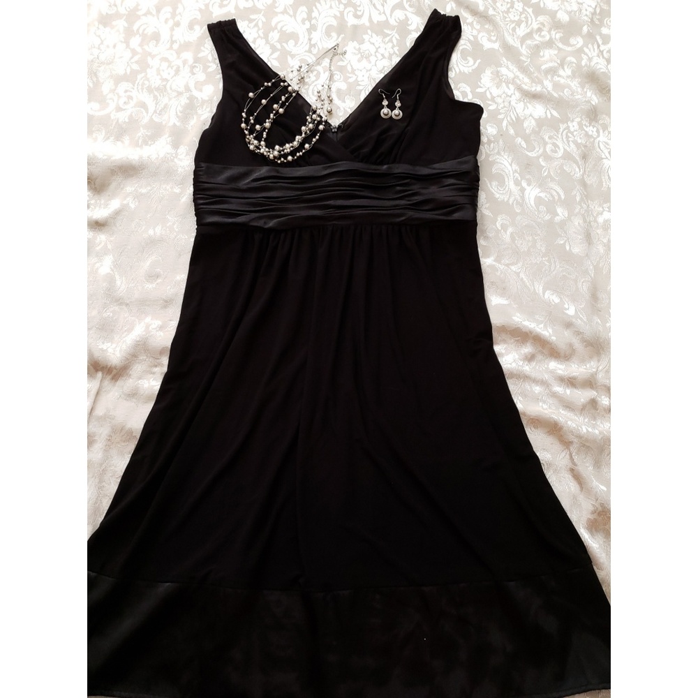 Jones Wear Black Cocktail Dress